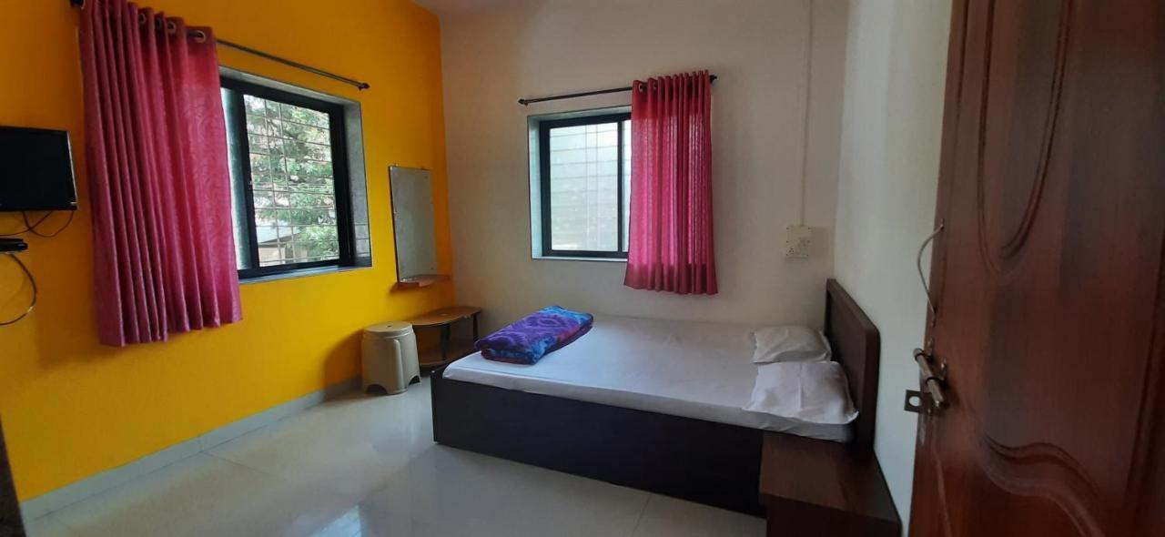 Trimurti Holiday Home พันช์กานี ภายนอก รูปภาพ